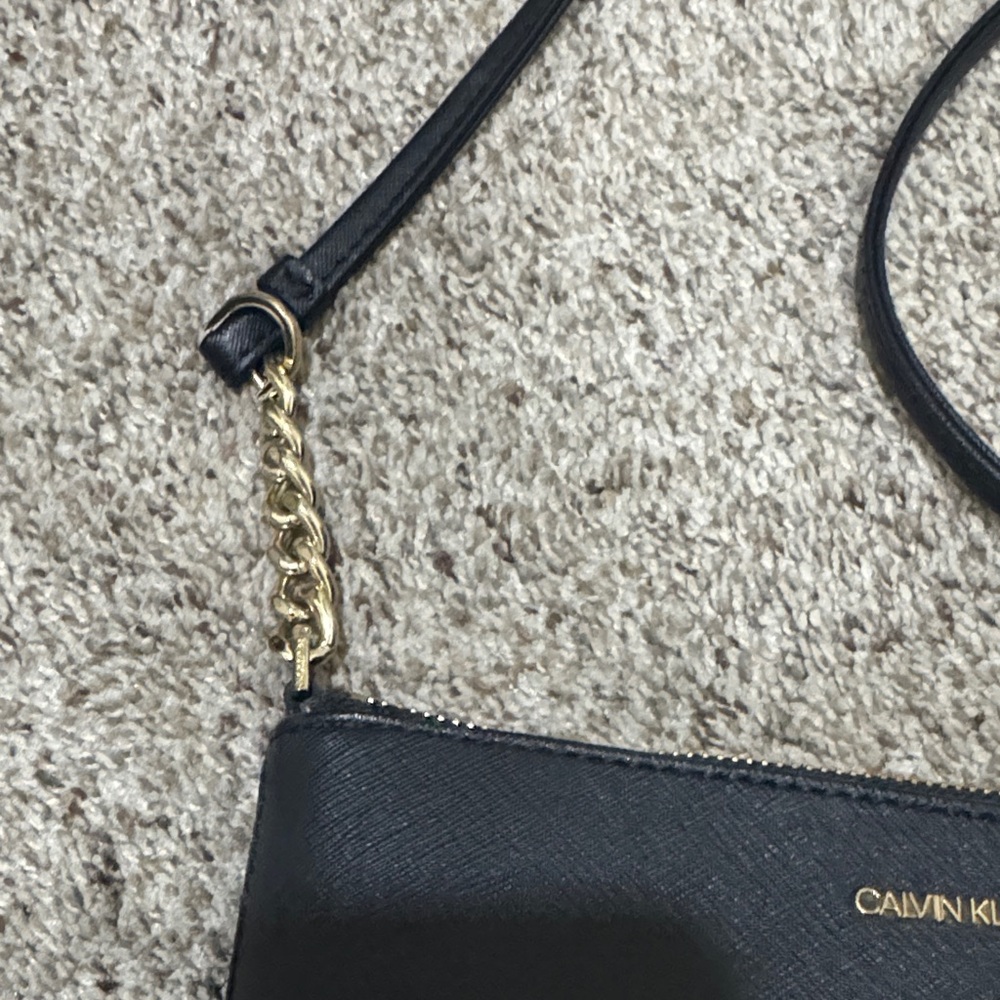 Calvin Klein Black Crossbody Bag Wristlet Gold Chain Strap Small Minimalist - Picture 2 of 13